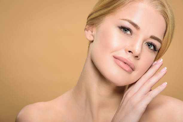 क्या आप भी चाहती हैं सोने सी दमकती त्वचा Want That Golden Glow on Your Face Naturally